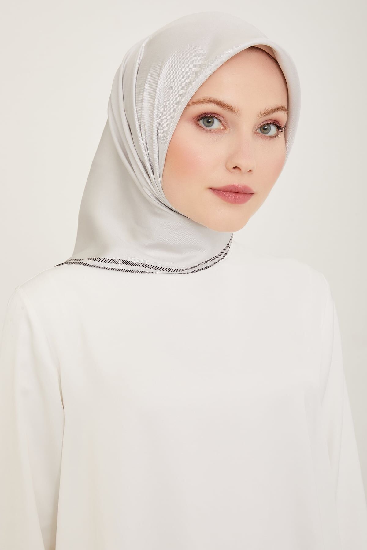 Belli Twill İpek Eşarp 4009-10