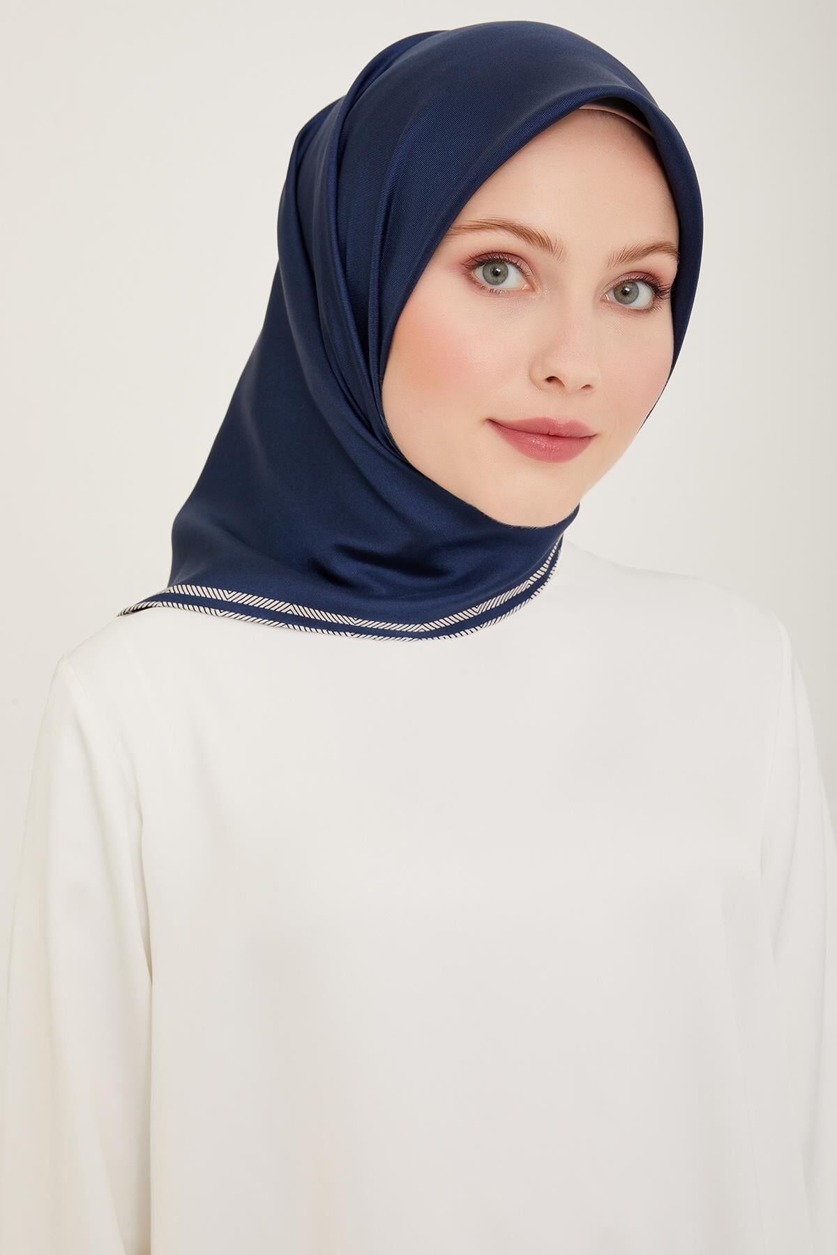 Belli Twill İpek Eşarp 4009-12